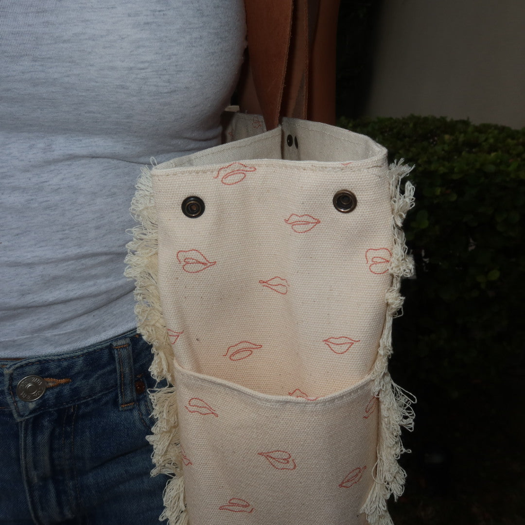 Bolsa Wallow Beijinho Rosa com Alça de Couro Marrom