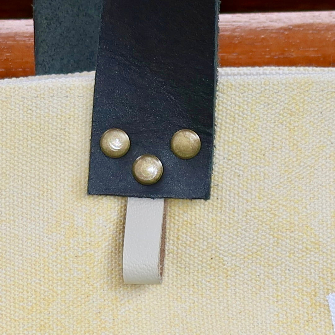 Bolsa Wallow Amarela com Alça de Couro Preto