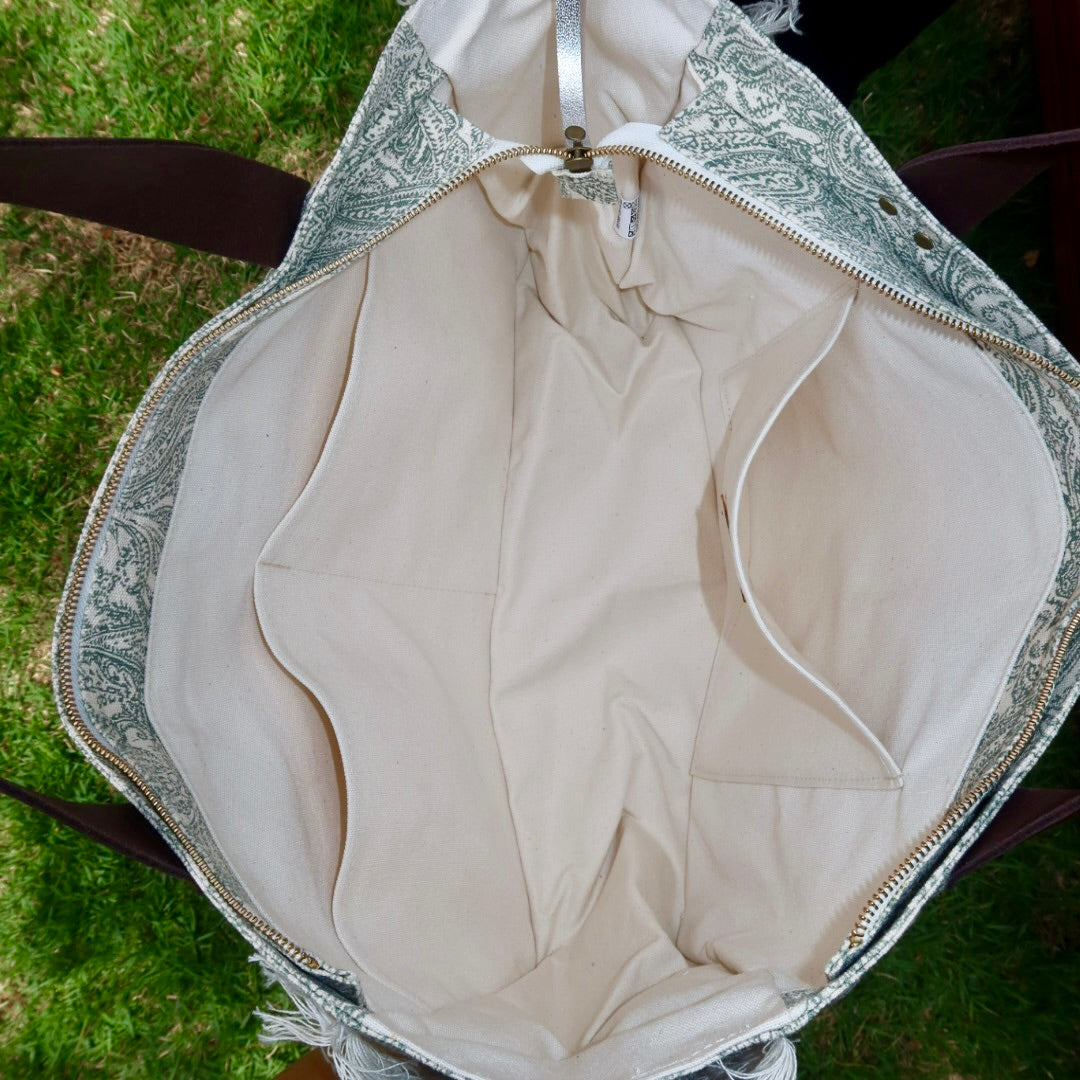 Bolsa Wallow Arabesque Verde com Alça de Couro Marrom Escuro com Zíper