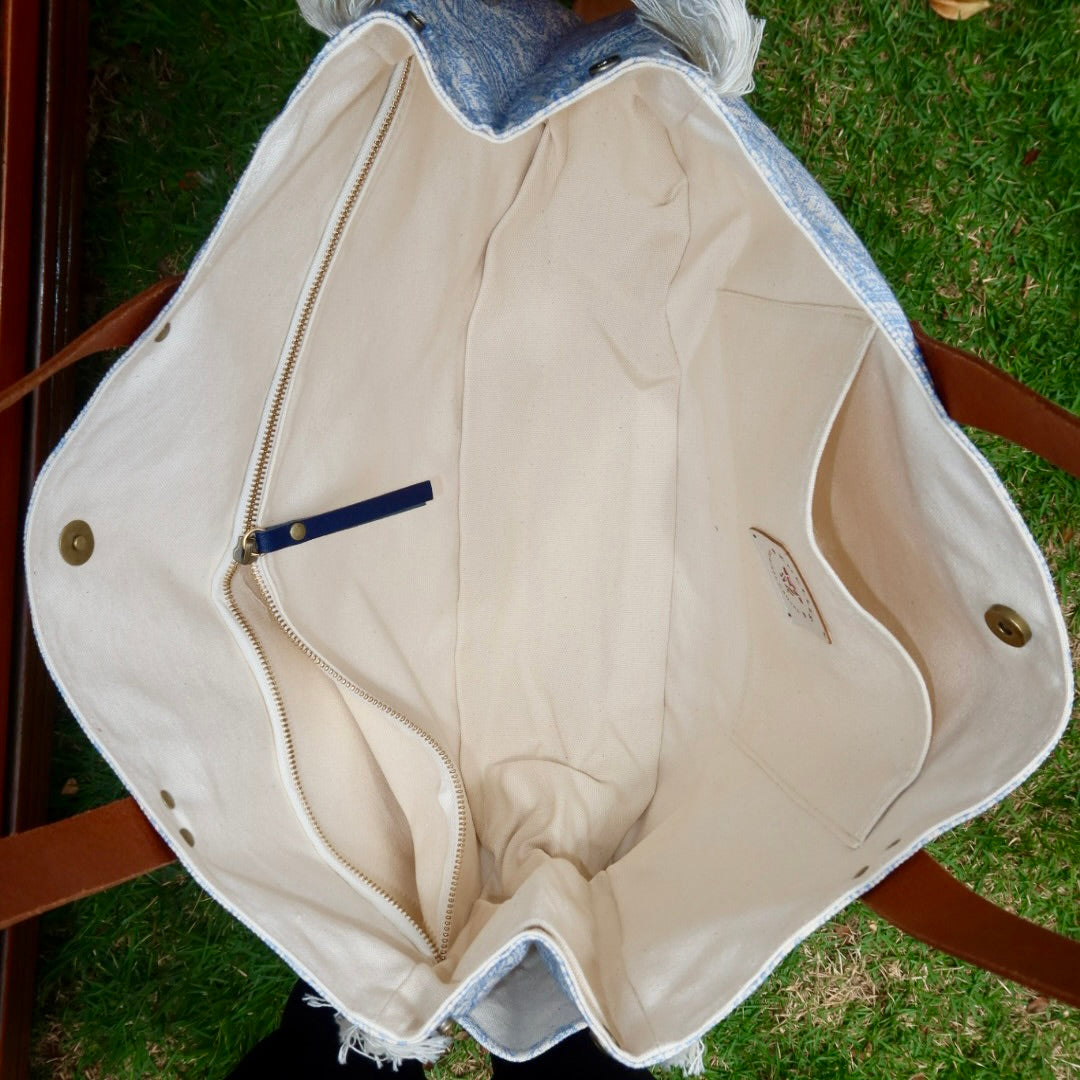 Bolsa Wallow Arabesque Azul com Alça de Couro Marrom