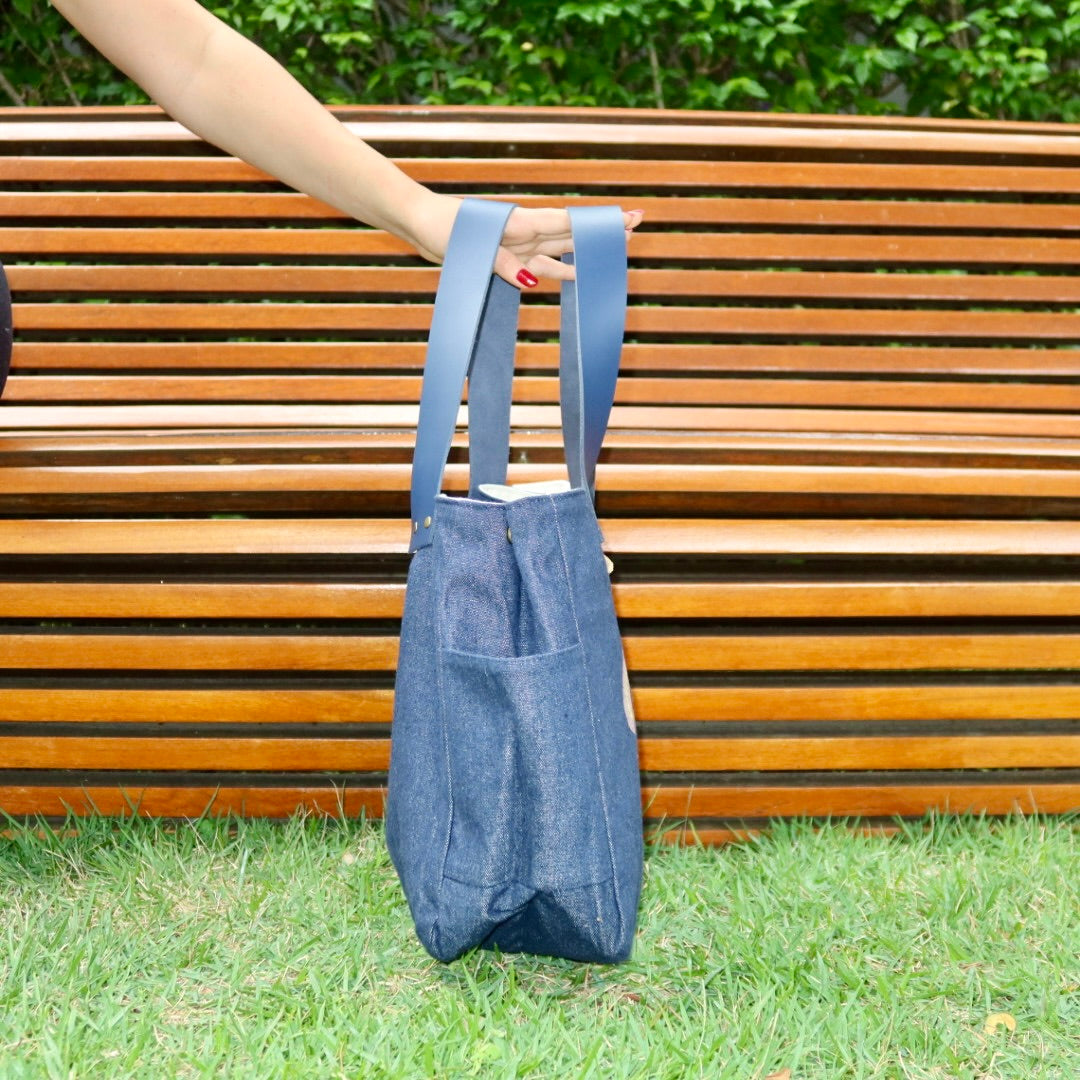 Bolsa Wallow Jeans Escuro com Alça de Couro Marinho