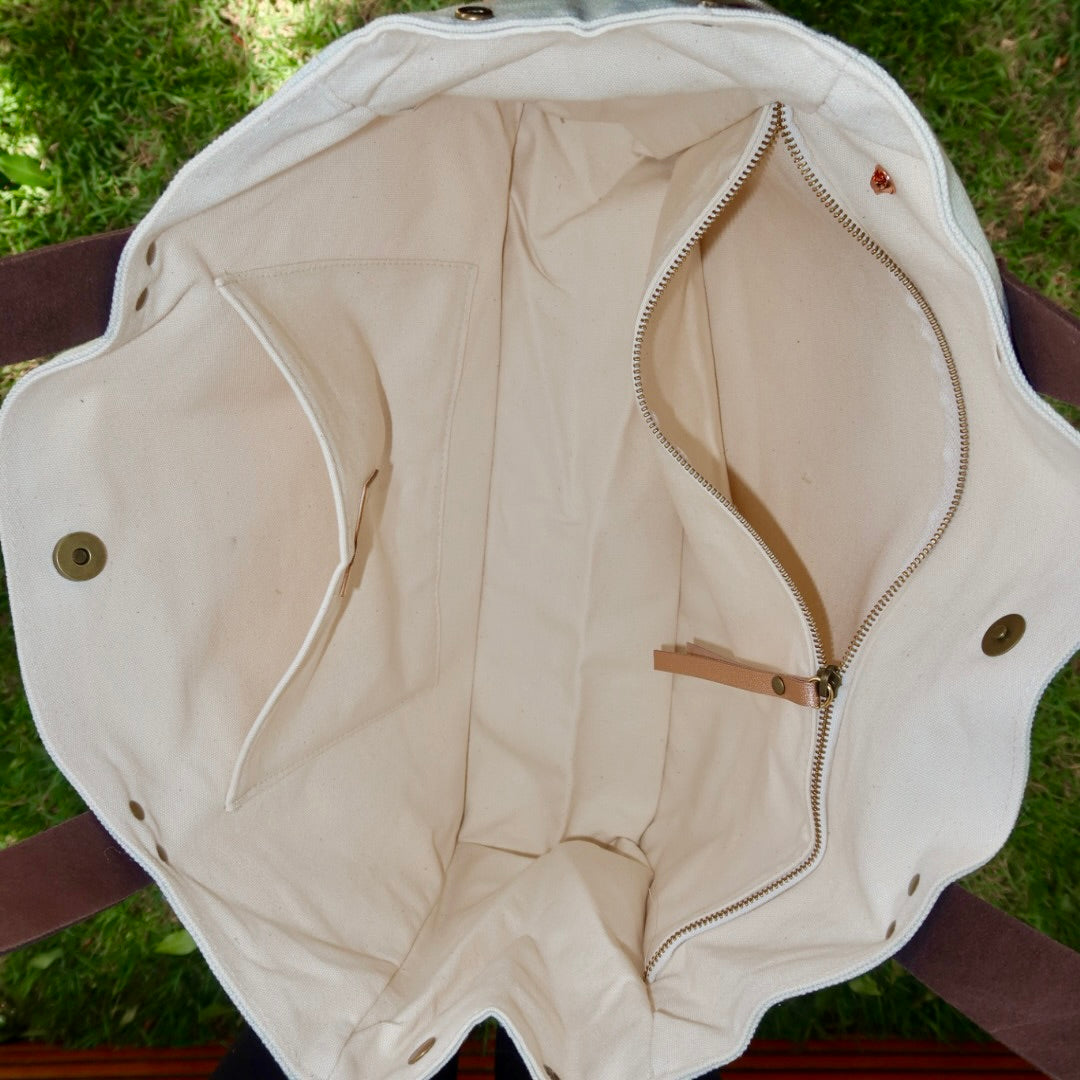 Bolsa Wallow Aqua com Alça de Couro Marrom Vinil