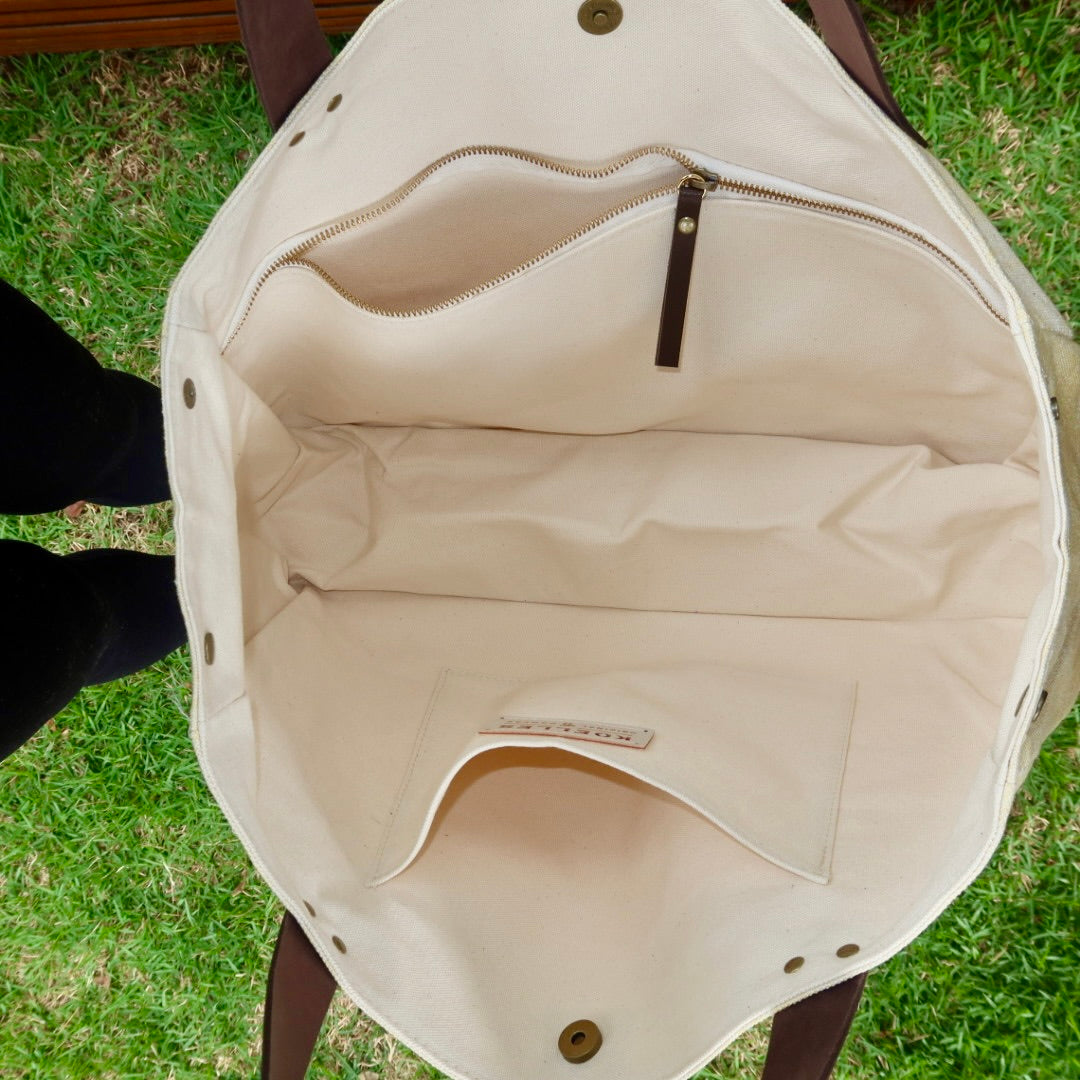 Bolsa Wallow Amarela com Alça de Couro Marrom Escuro