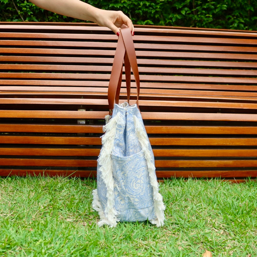 Bolsa Wallow Arabesque Azul com Alça de Couro Marrom
