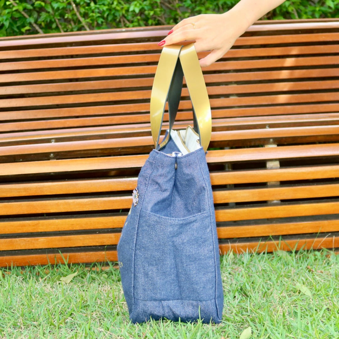 Bolsa Wallow Jeans Escuro com Alça de Couro Dourado com Zíper