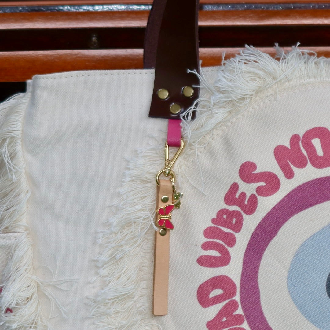 Bolsa Wallow Good Vibes Rosa com Alça de Couro Marrom Escuro com Zíper