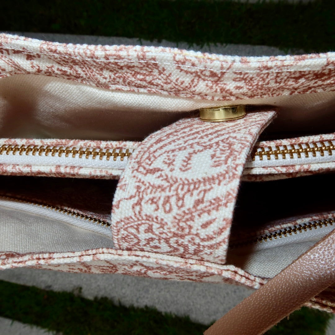 Bolsa Katrin Arabesque Terracota com Alças de Corrente e Couro Marrom