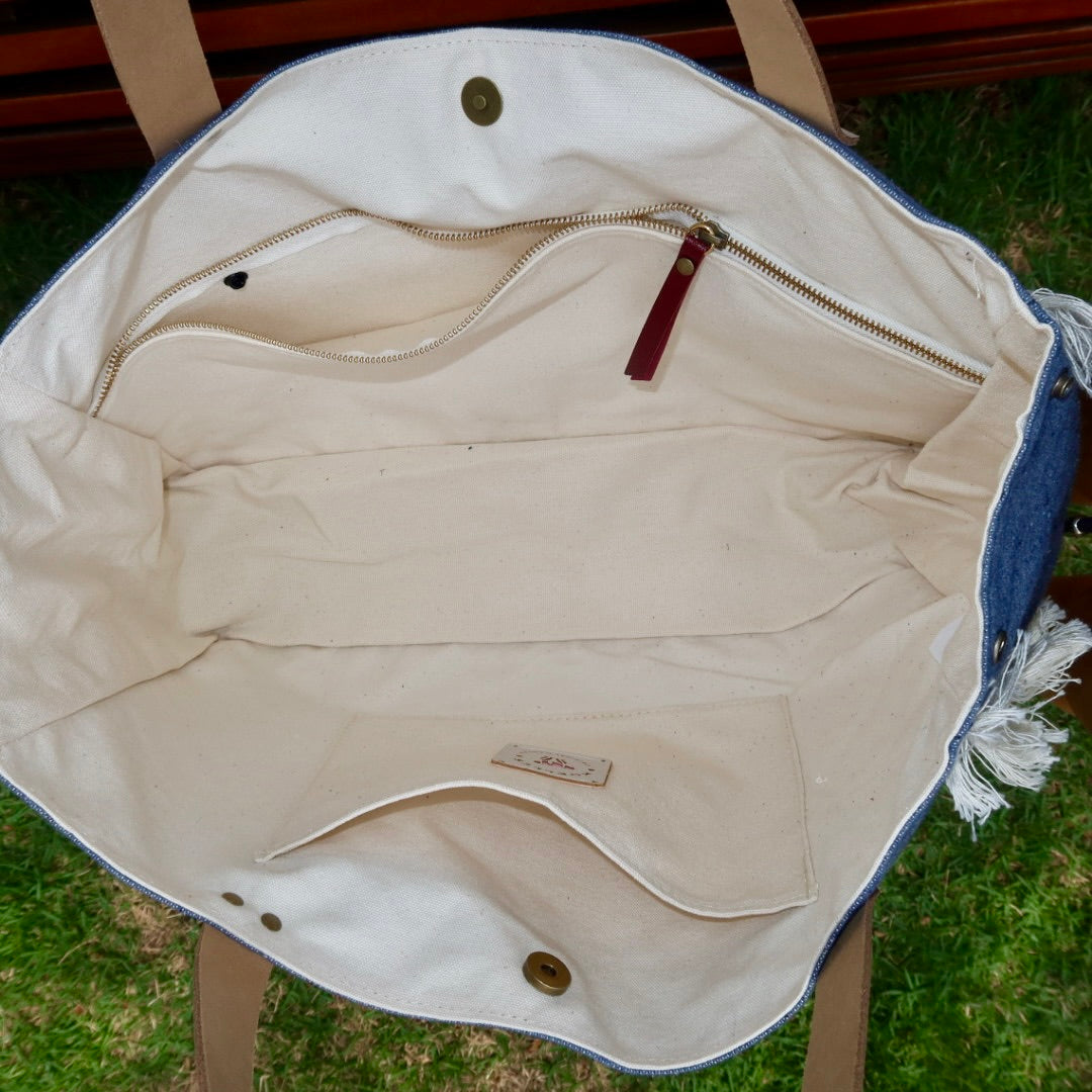 Bolsa Wallow Jeans Claro com Alça de Couro Branco