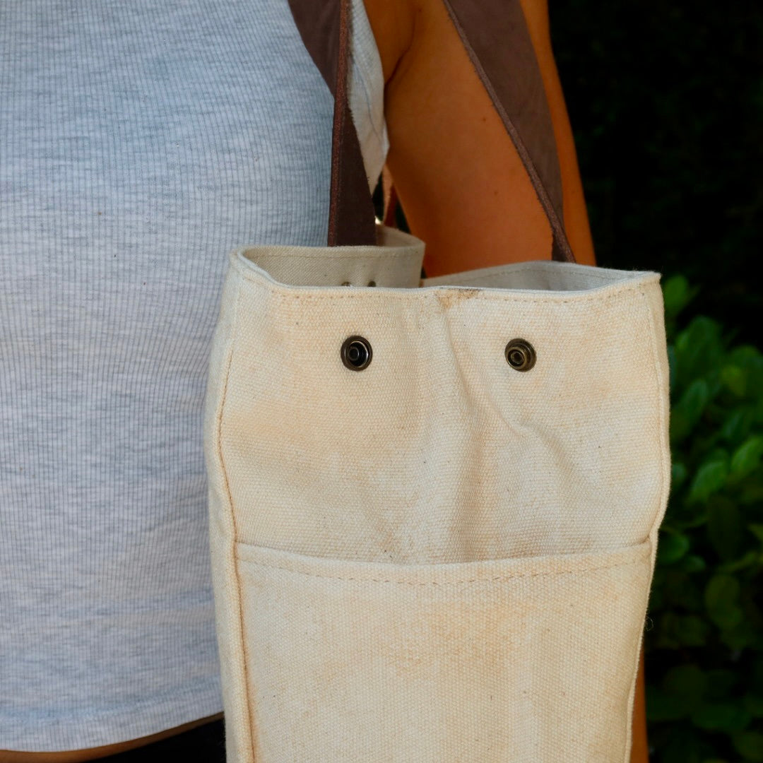 Bolsa Wallow Bege com Alça de Couro Marrom