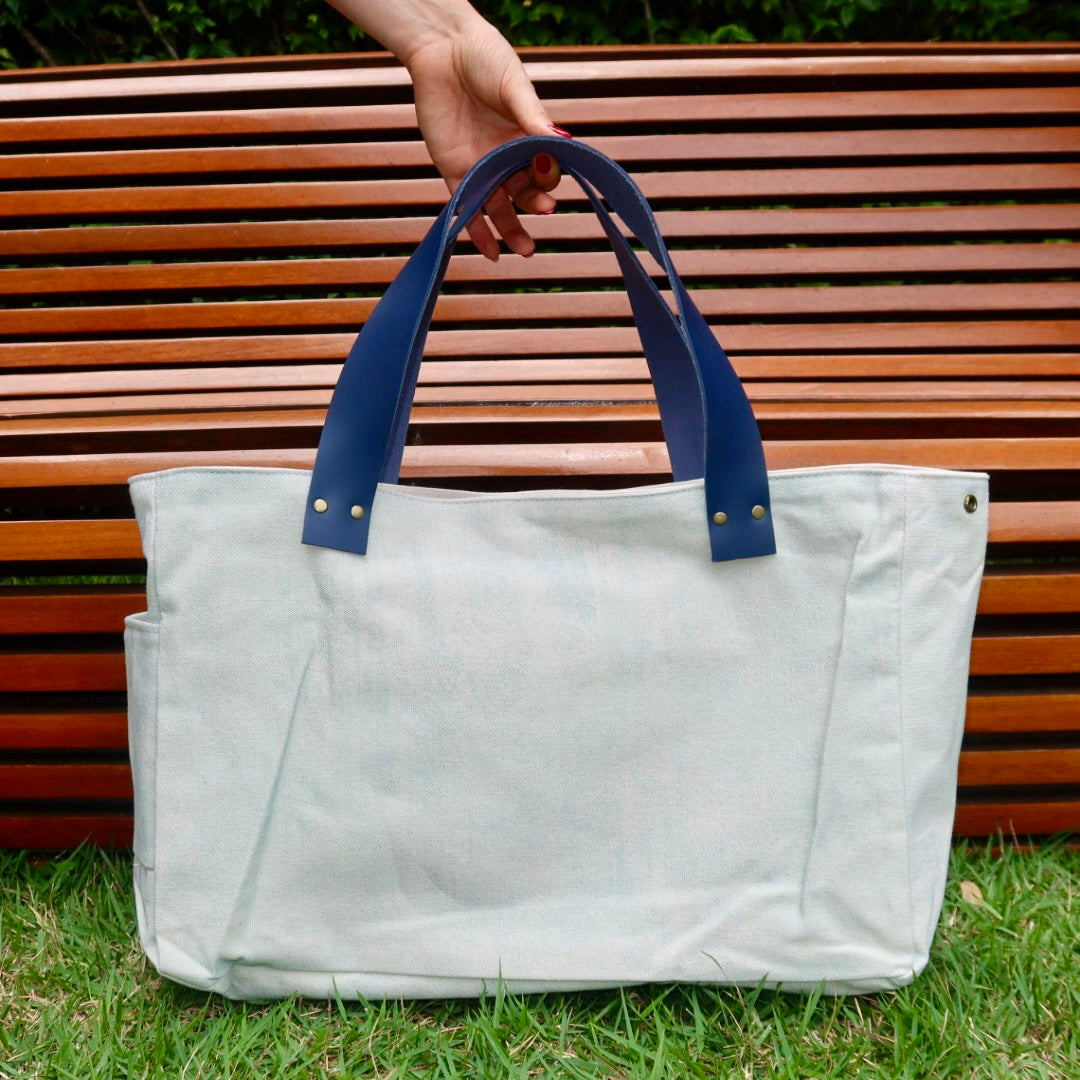 Bolsa Wallow Aqua com Alça de Couro Marinho