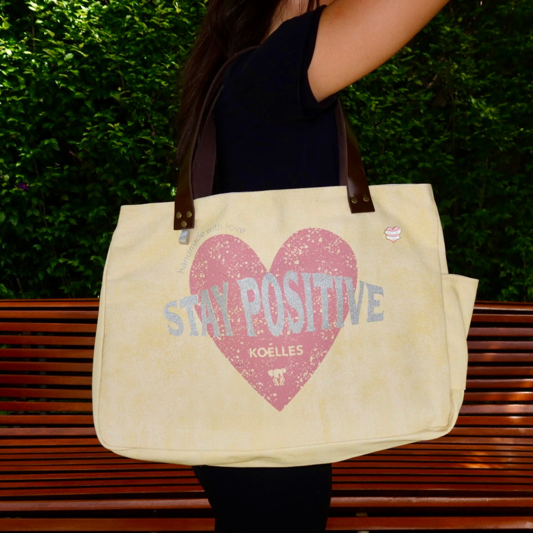 Bolsa Wallow Amarelo com Alça de Couro Marrom Escuro Vinil