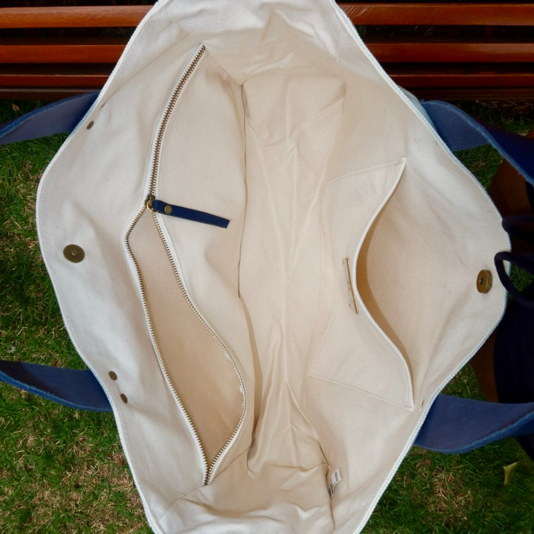 Bolsa Wallow Aqua com Alça de Couro Marinho