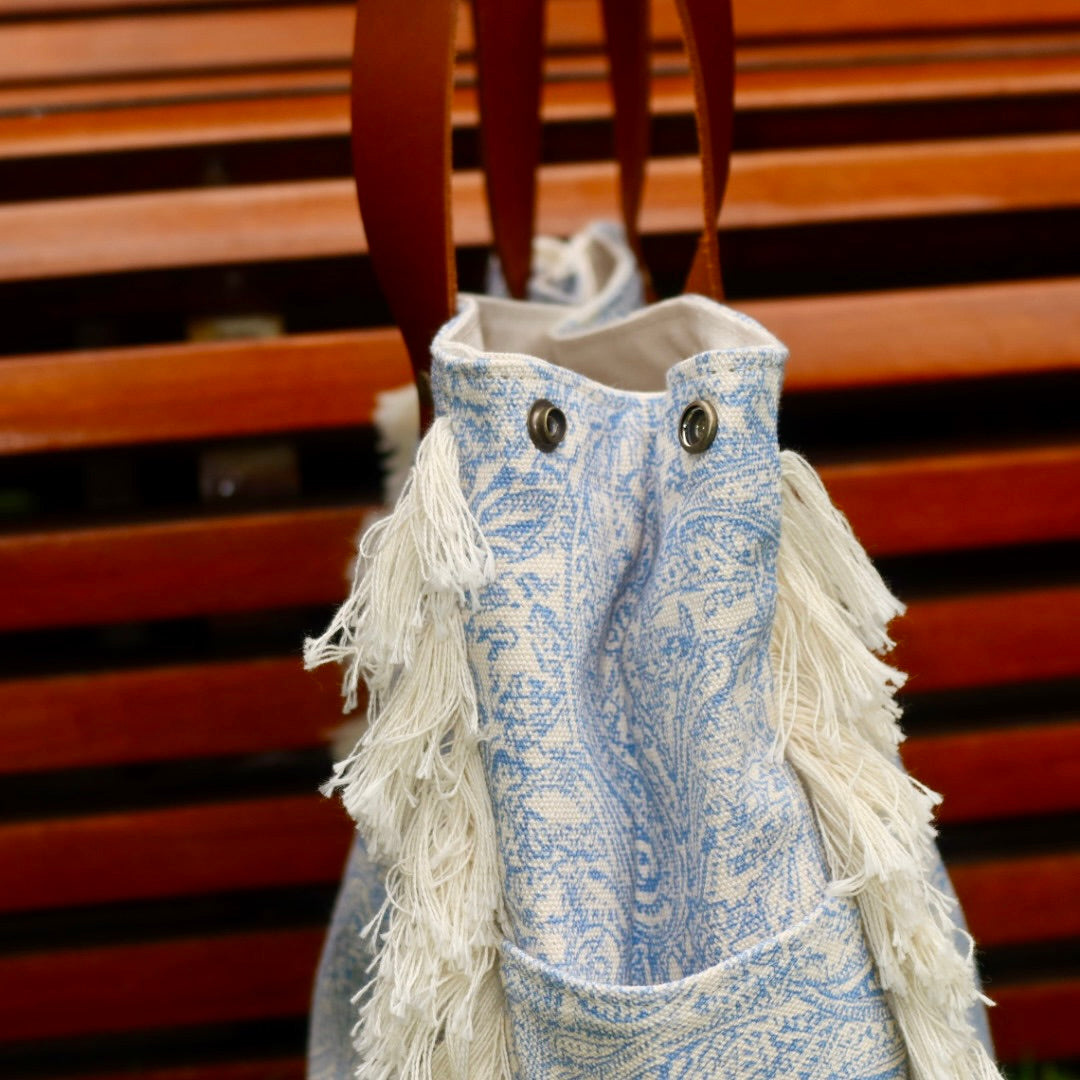 Bolsa Wallow Arabesque Azul com Alça de Couro Marrom