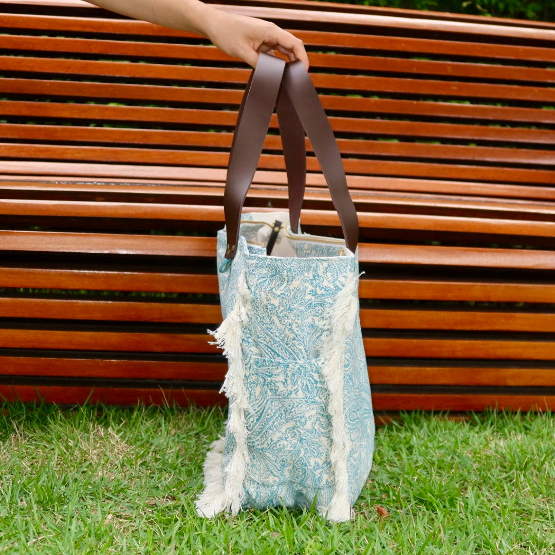 Bolsa Wallow Arabesque Turquesa com Alça de Couro Marrom Escuro com Zíper