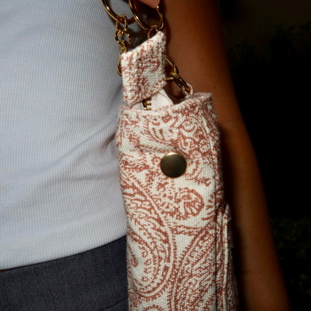 Bolsa Katrin Arabesque Terracota com Alças de Corrente e Couro Rosa Claro