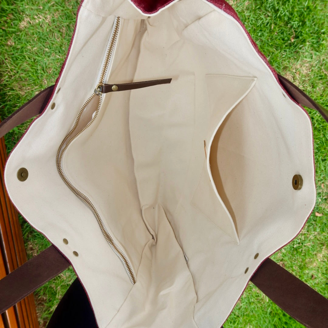 Bolsa Wallow Vinho com Alça de Couro Marrom Escuro