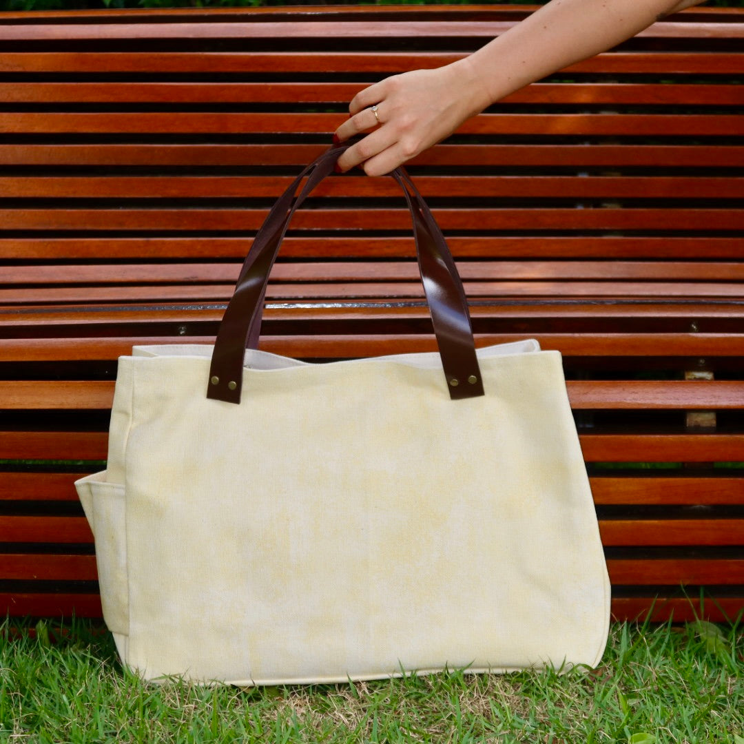 Bolsa Wallow Amarelo com Alça de Couro Marrom Escuro Vinil