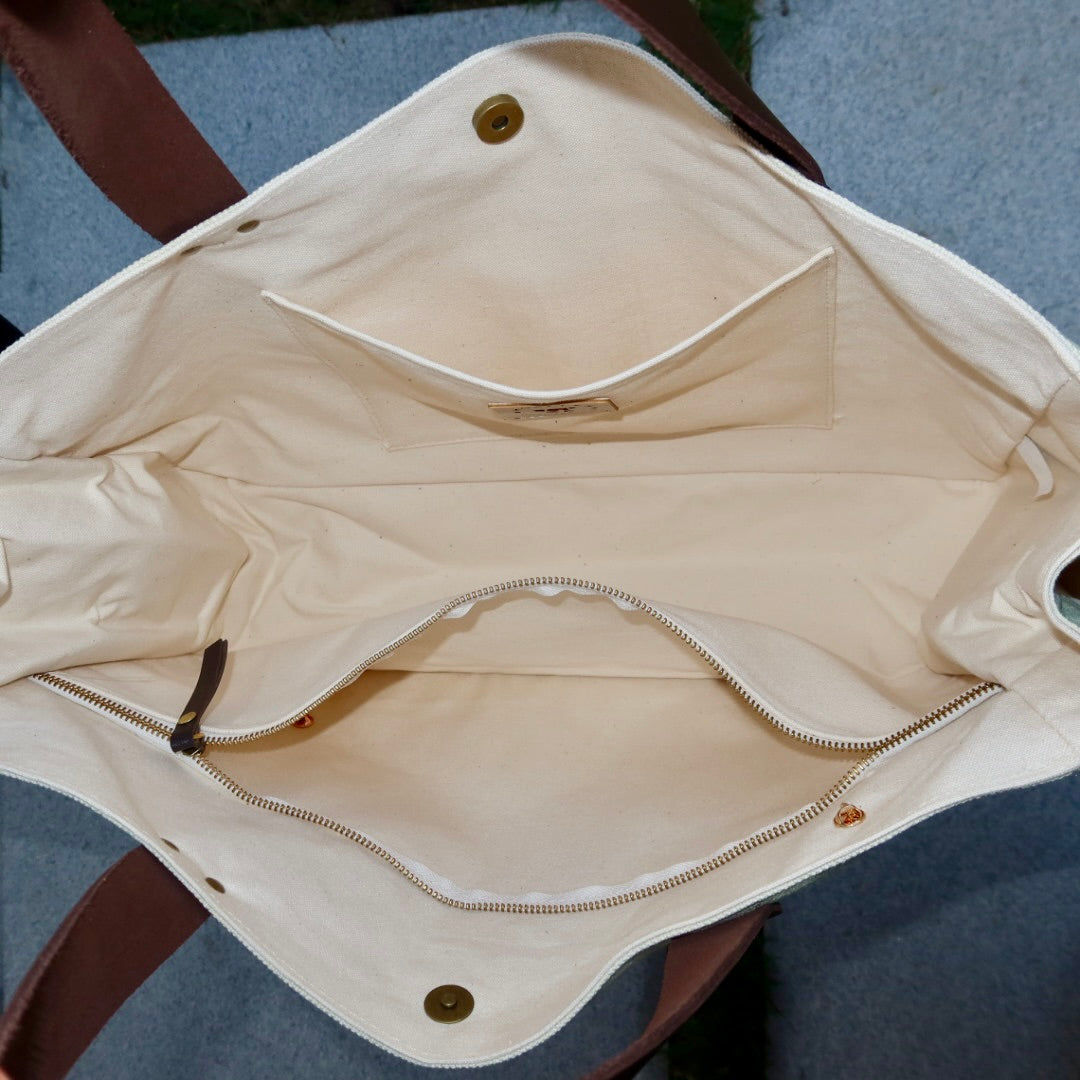 Bolsa Wallow Verde com Alça de Couro Marrom Escuro