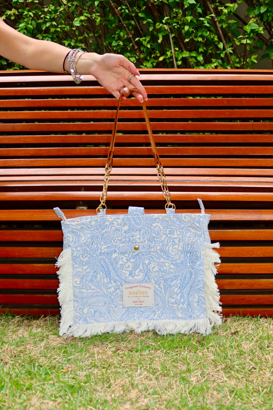Bolsa Katrin Arabesque Azul com Alças de Corrente e Couro Bronze