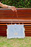 Bolsa Katrin Arabesque Azul com Alças de Corrente e Couro Bronze