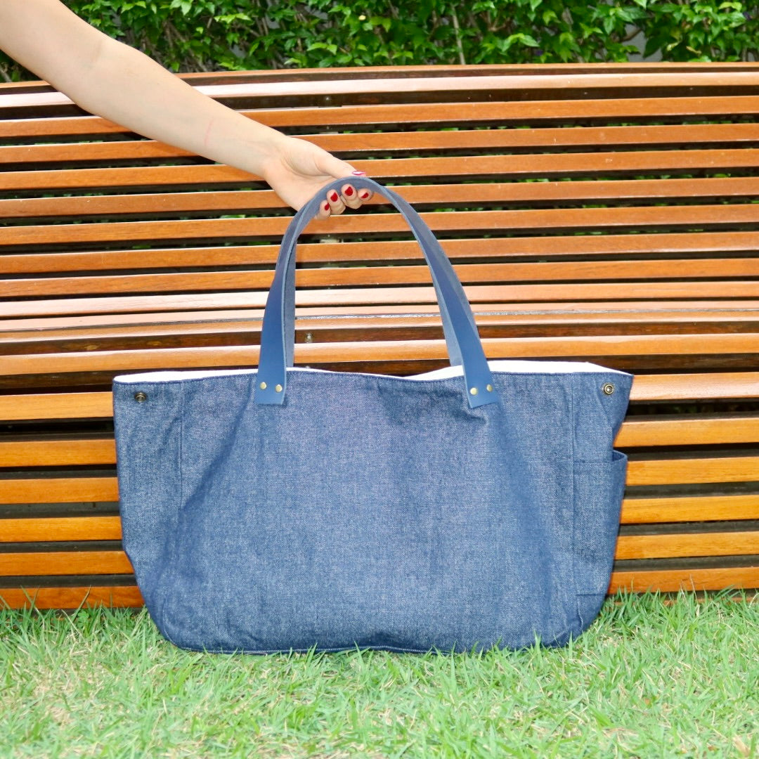 Bolsa Wallow Jeans Escuro com Alça de Couro Marinho