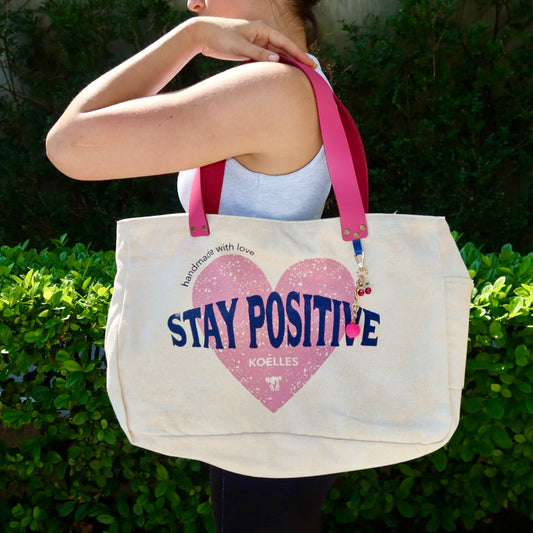Bolsa Wallow Bege com Alça de Couro Rosa Choque