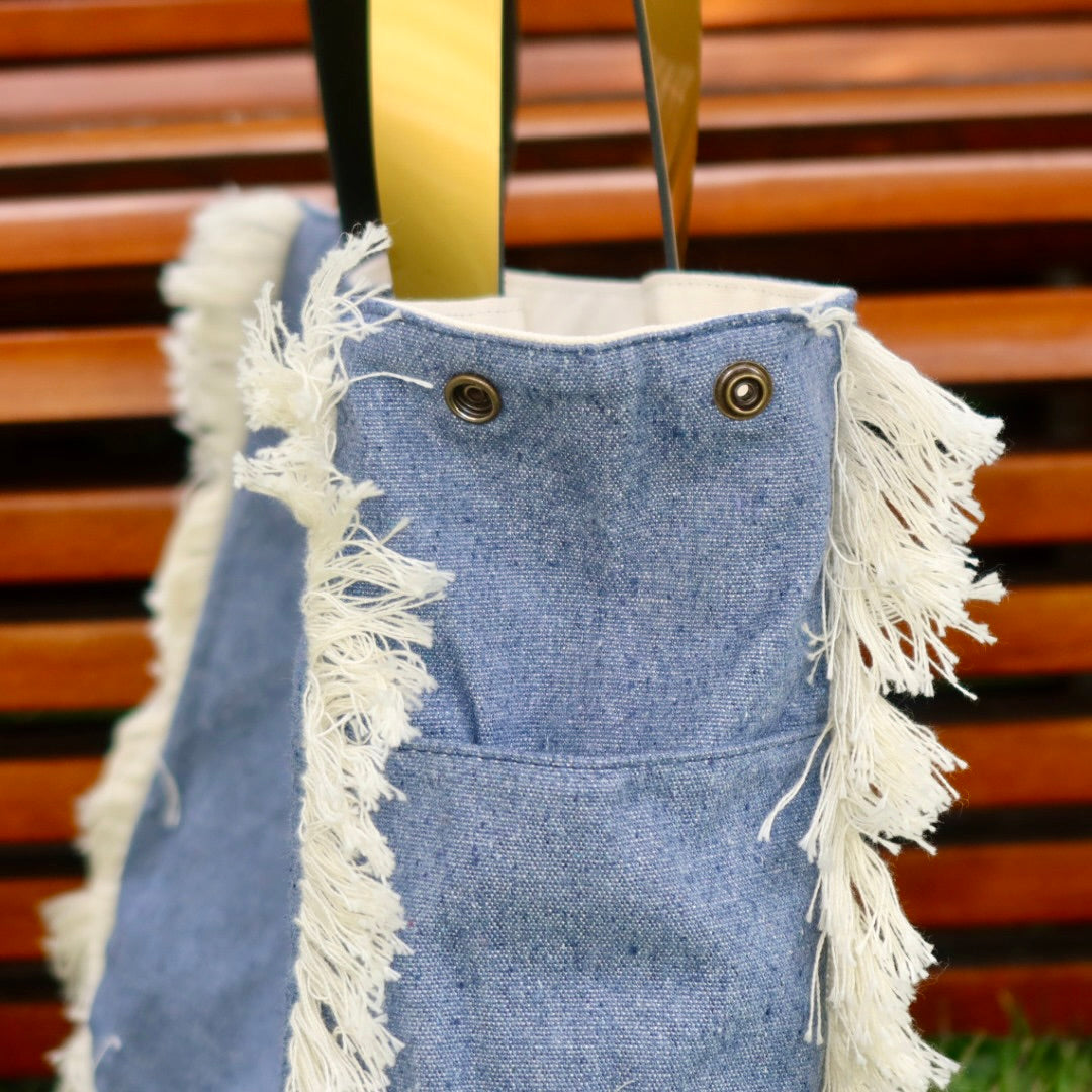 Bolsa Wallow Jeans Claro com Alça de Couro Dourado