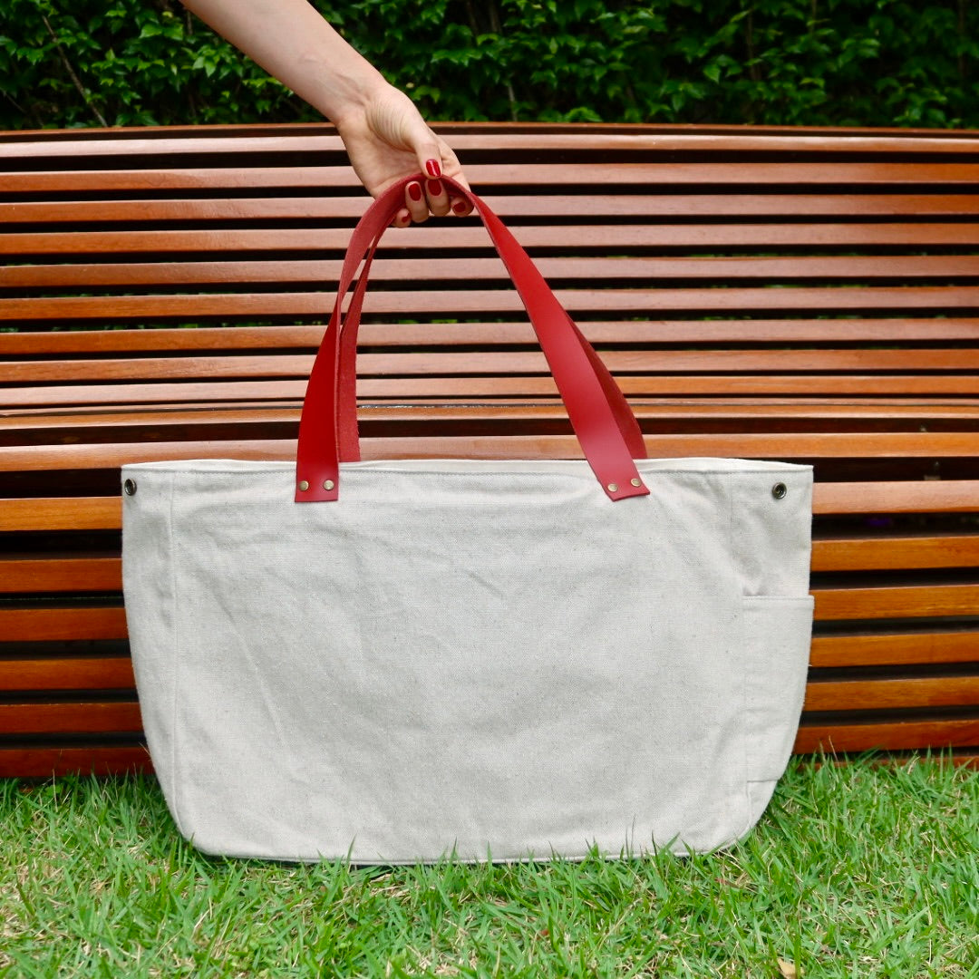 Bolsa Wallow Cinza com Alça de Couro Vermelha com Zíper