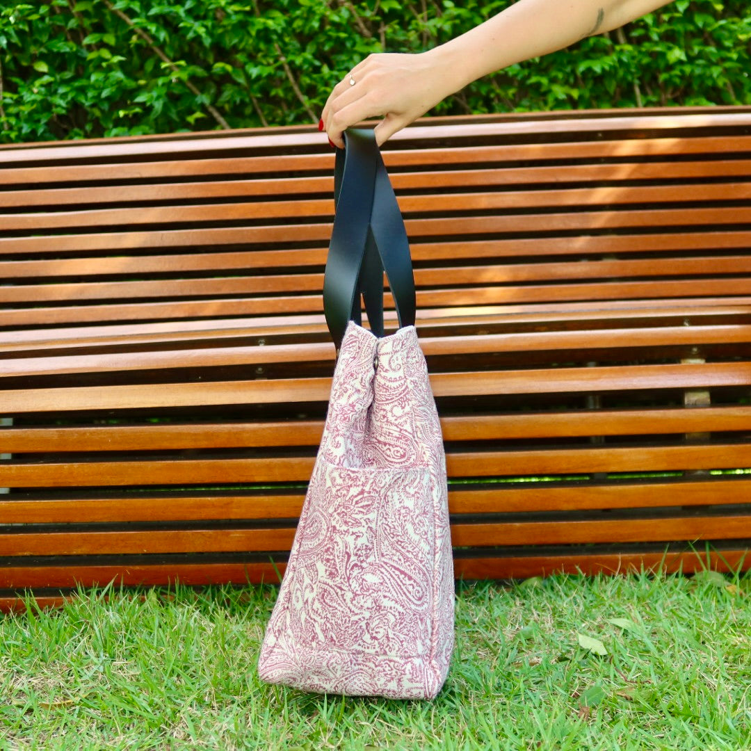 Bolsa Wallow Arabesque Vinho com Alça de Couro Preto