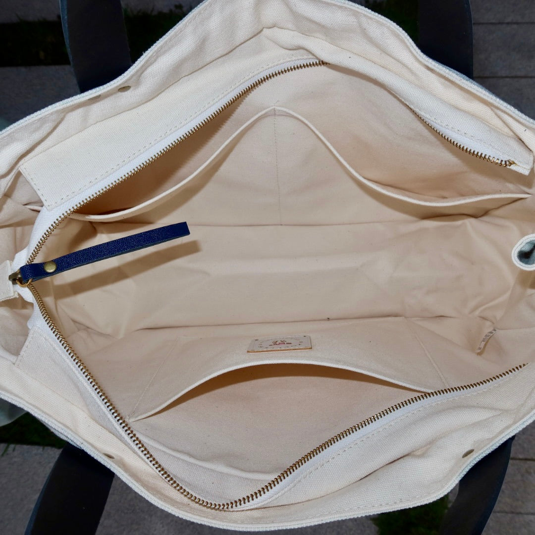 Bolsa Wallow Aqua com Alça de Couro Prata com Zíper