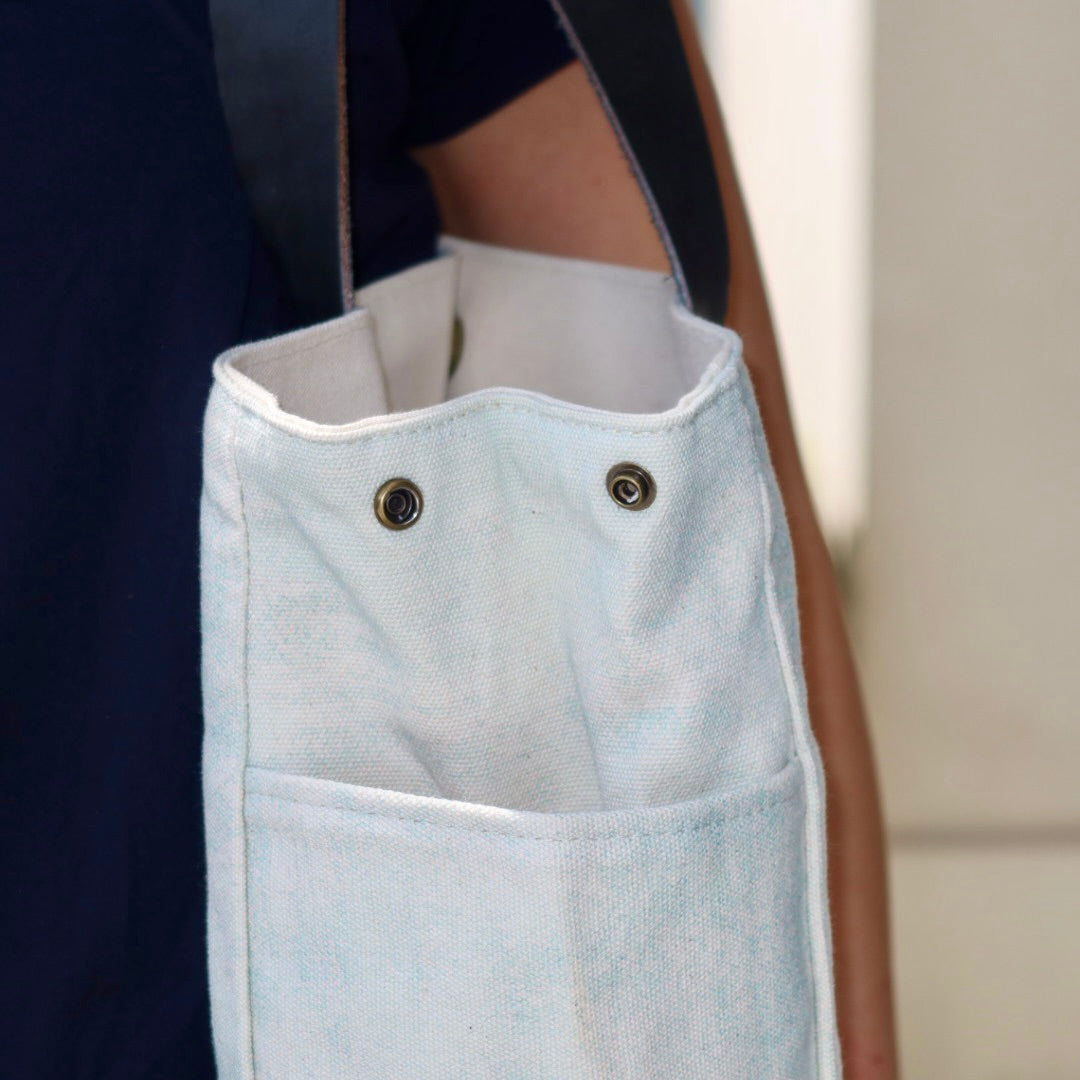 Bolsa Wallow Aqua com Alça de Couro Preto