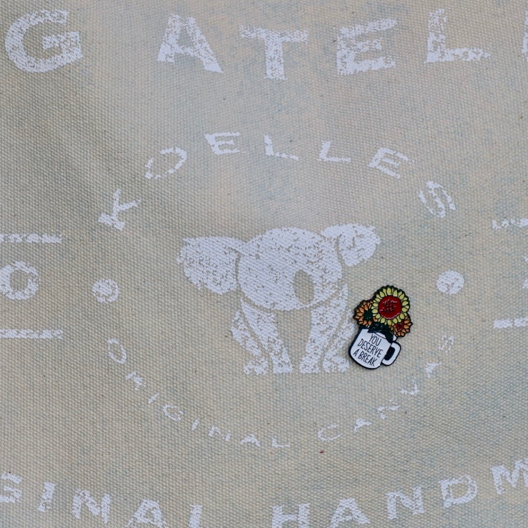 Bolsa Wallow Azul com Alça de Couro Vermelha