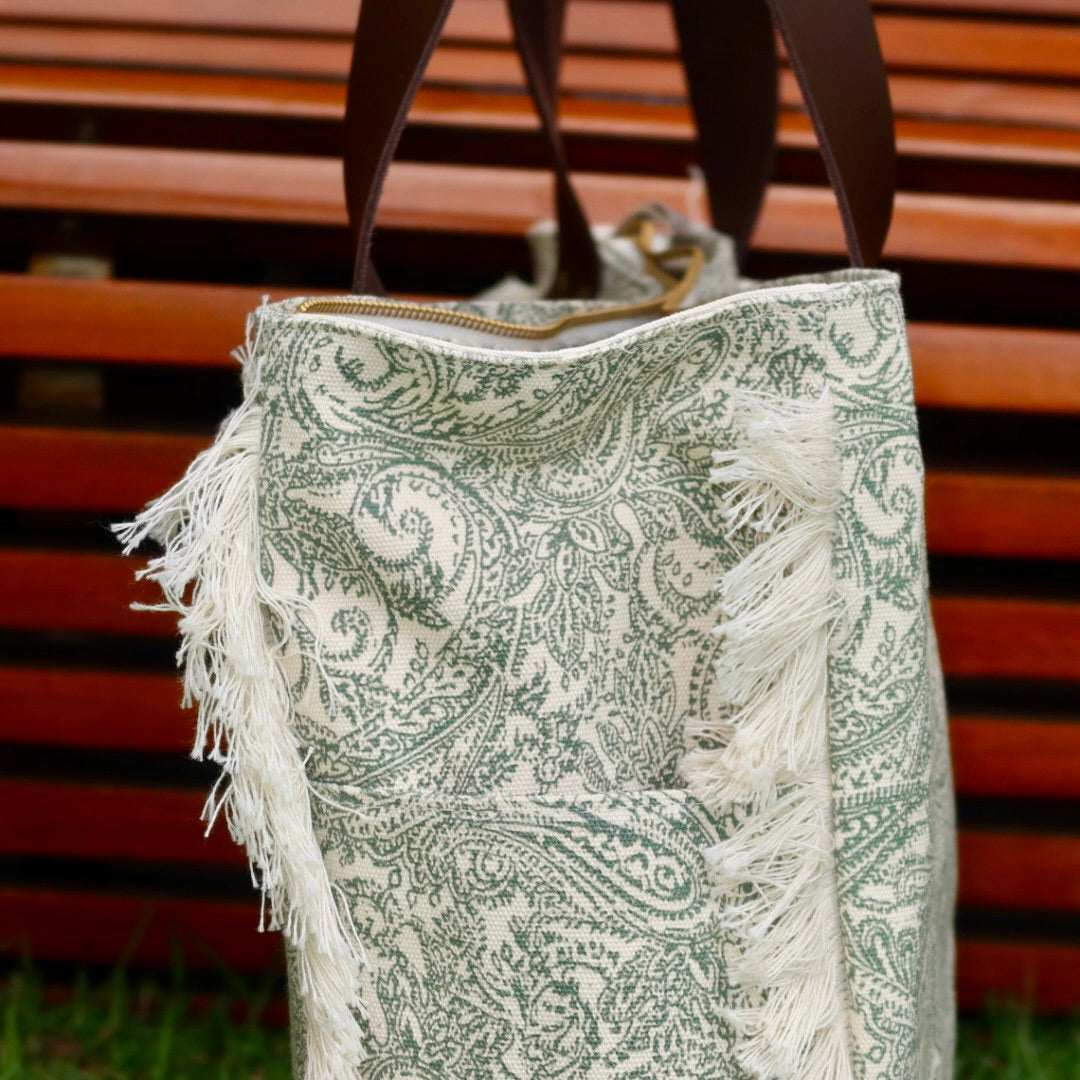 Bolsa Wallow Arabesque Verde com Alça de Couro Marrom Escuro com Zíper