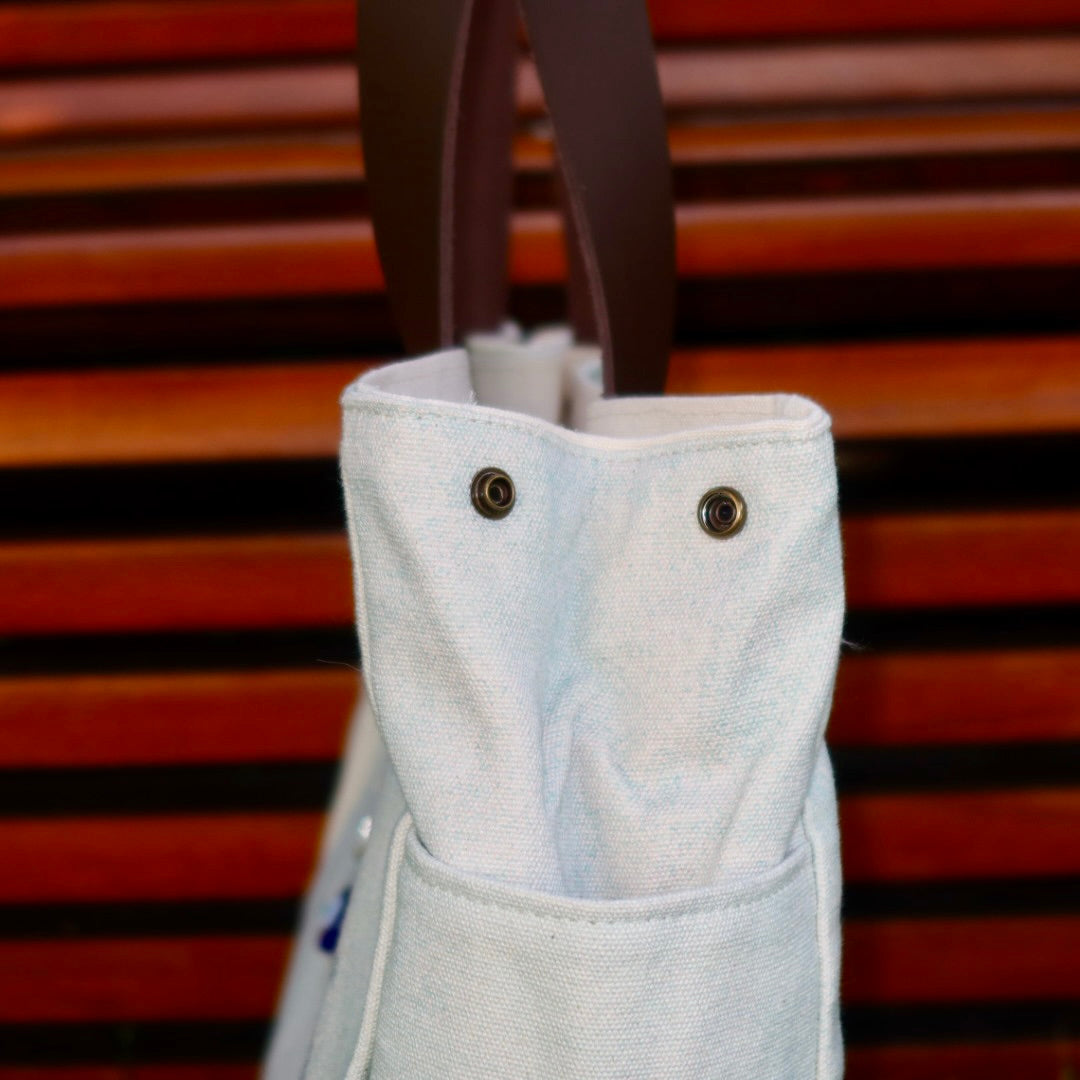 Bolsa Wallow Azul com Alça de Couro Marrom Escuro