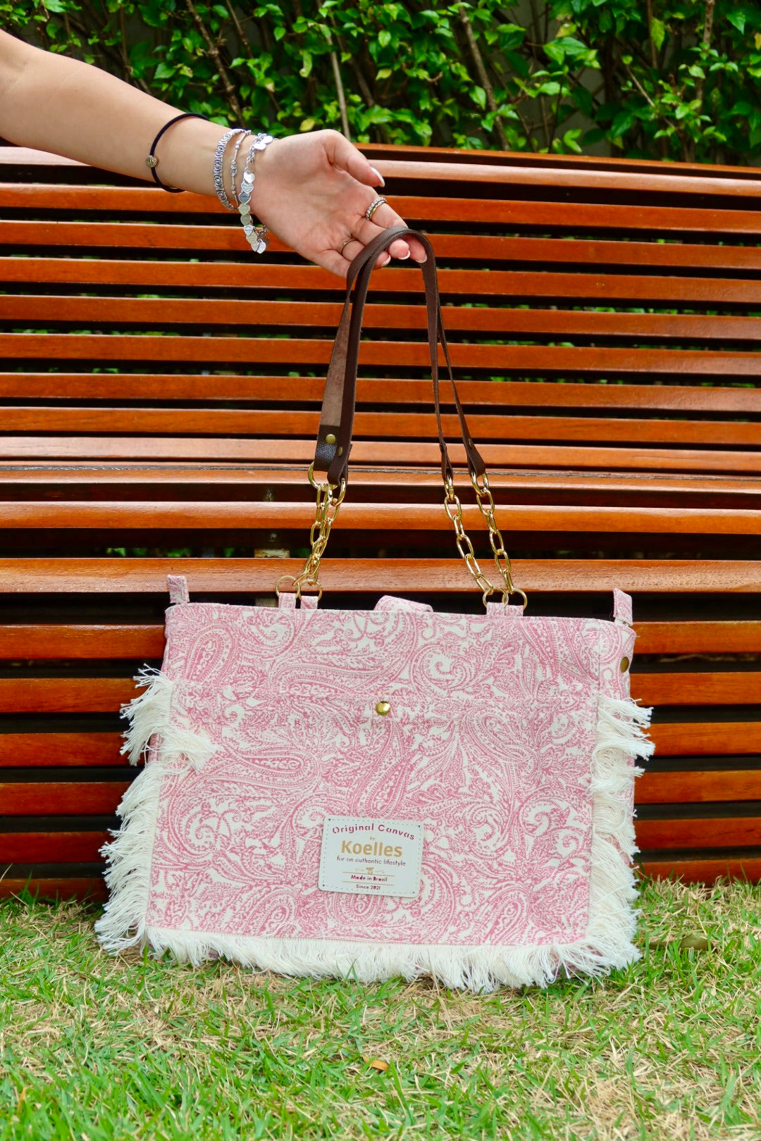 Bolsa Katrin Arabesque Rosa com Alças de Corrente e Couro Marrom Escuro