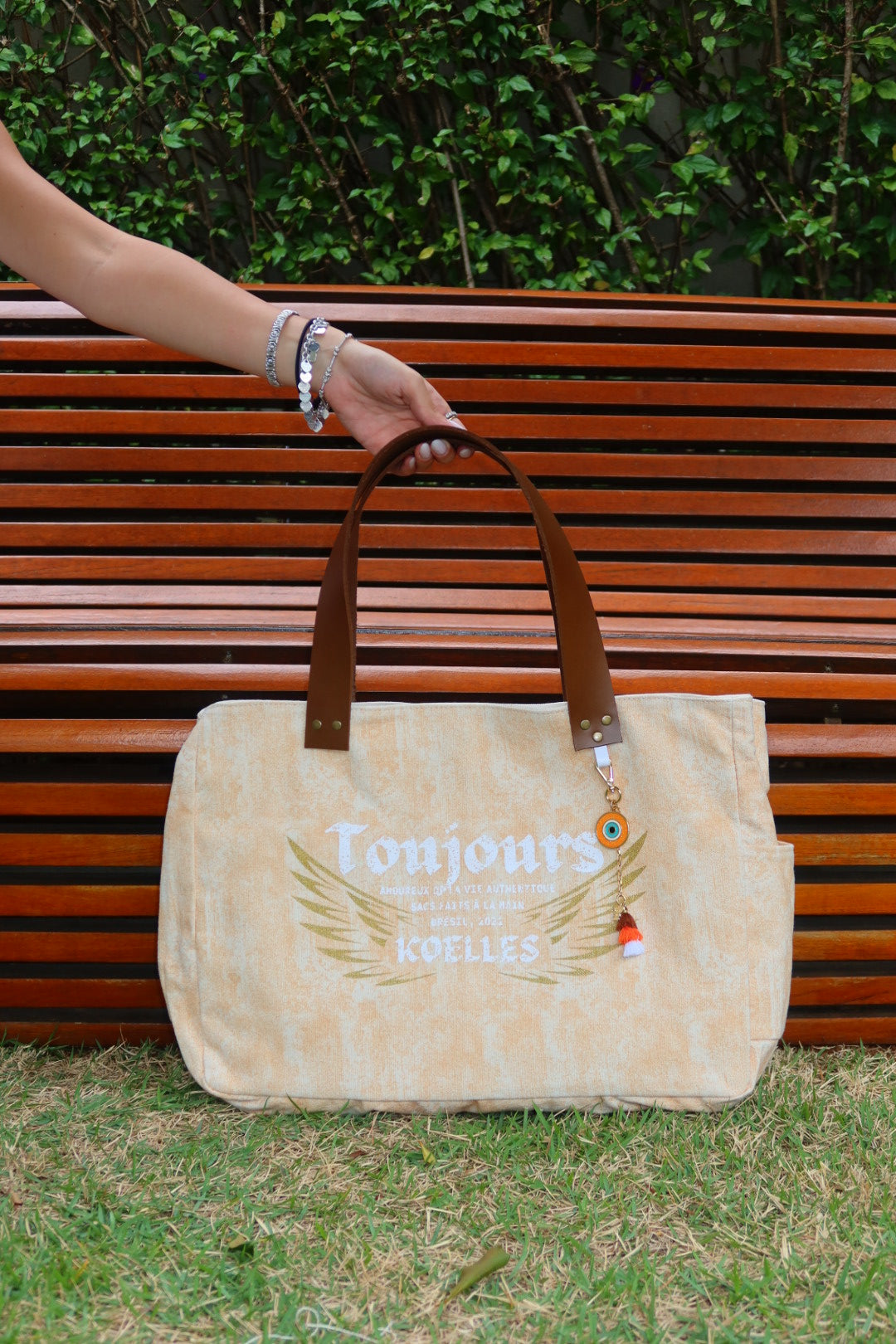 Bolsa Wallow Laranja com Alça de Couro Marrom Escuro