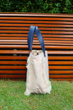 Bolsa Nuna Lilac com Alças de Couro Marinho com Zíper