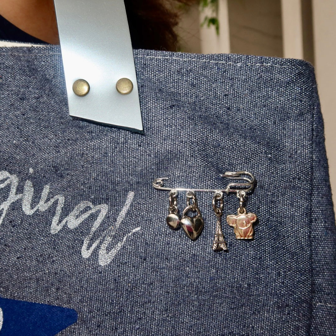 Bolsa Wallow Cinza com Alça de Couro Prata