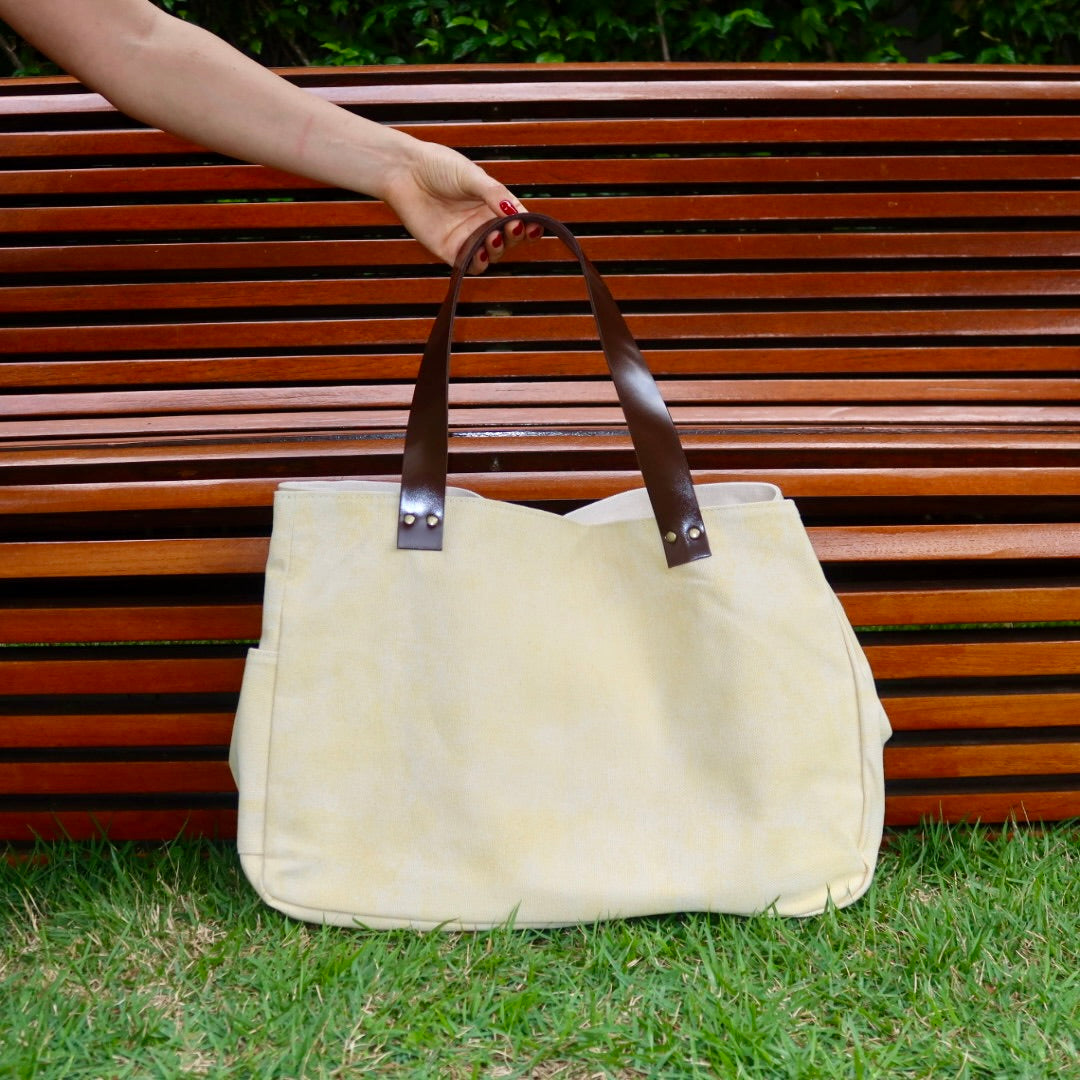 Bolsa Wallow Amarela com Alça de Couro Marrom Escuro