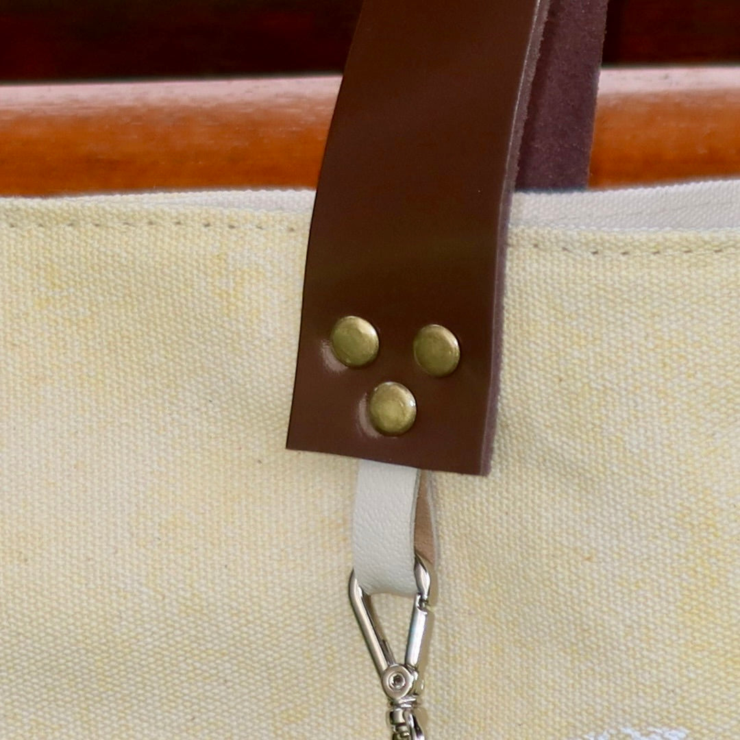 Bolsa Wallow Amarela com Alça de Couro Marrom Escuro