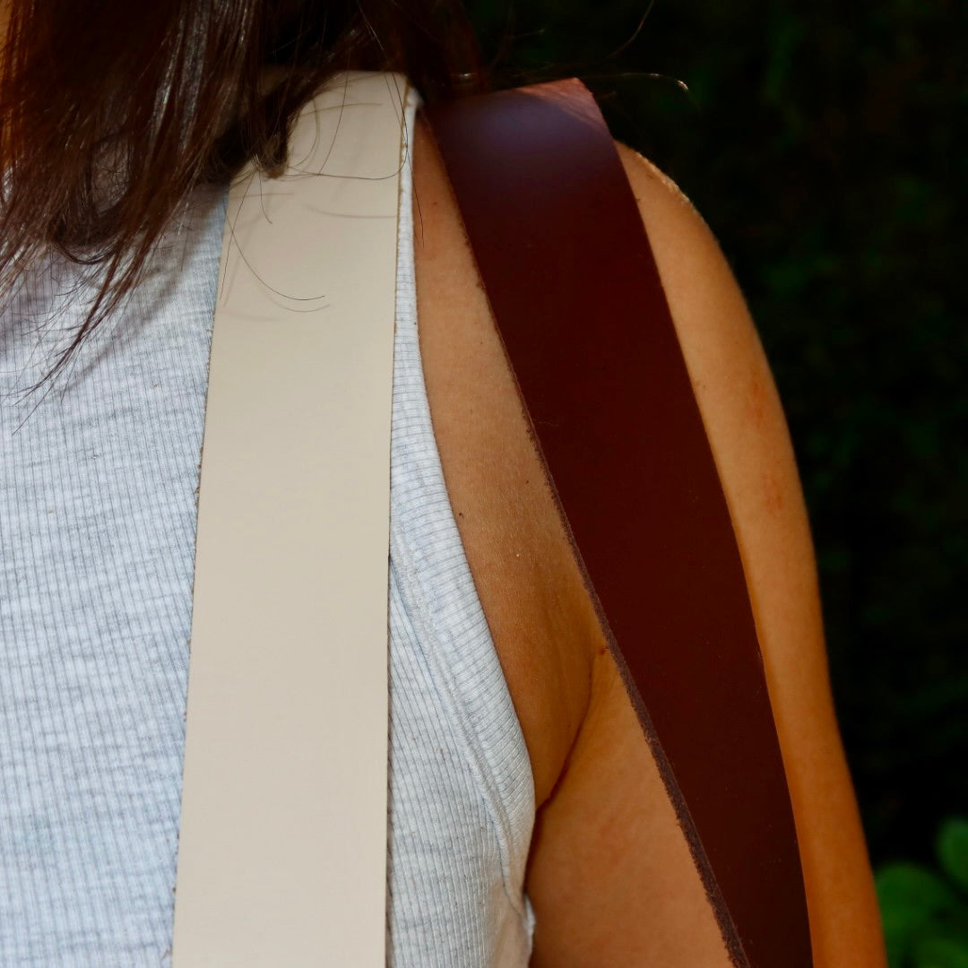 Bolsa Wallow Azul com Alça de Couro Duo Marrom e Off White