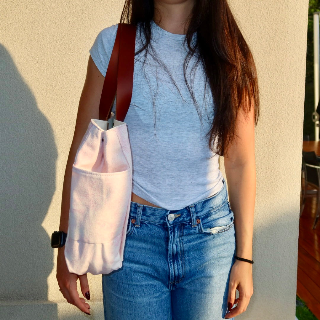 Bolsa Wallow Lilac com Alça de Couro Marrom