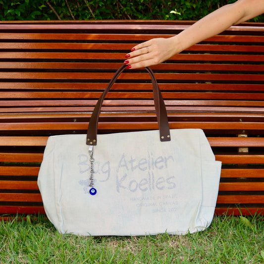 Bolsa Wallow Azul com Alça de Couro Marrom Escuro