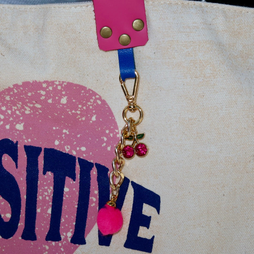 Bolsa Wallow Bege com Alça de Couro Rosa Choque
