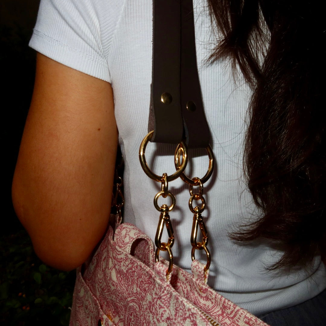 Bolsa Katrin Arabesque Rosa com Alças de Corrente e Couro Marrom Escuro