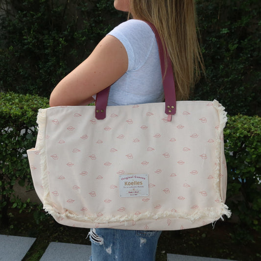 Bolsa Wallow Beijinho Cru com Alça de Couro Vinho