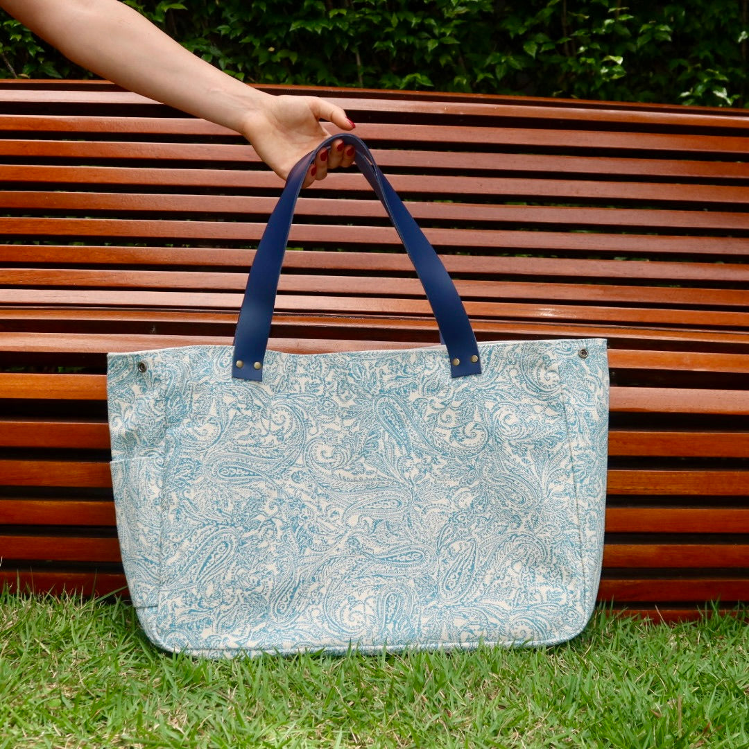 Bolsa Wallow Arabesque Turquesa com Alça de Couro Marinho