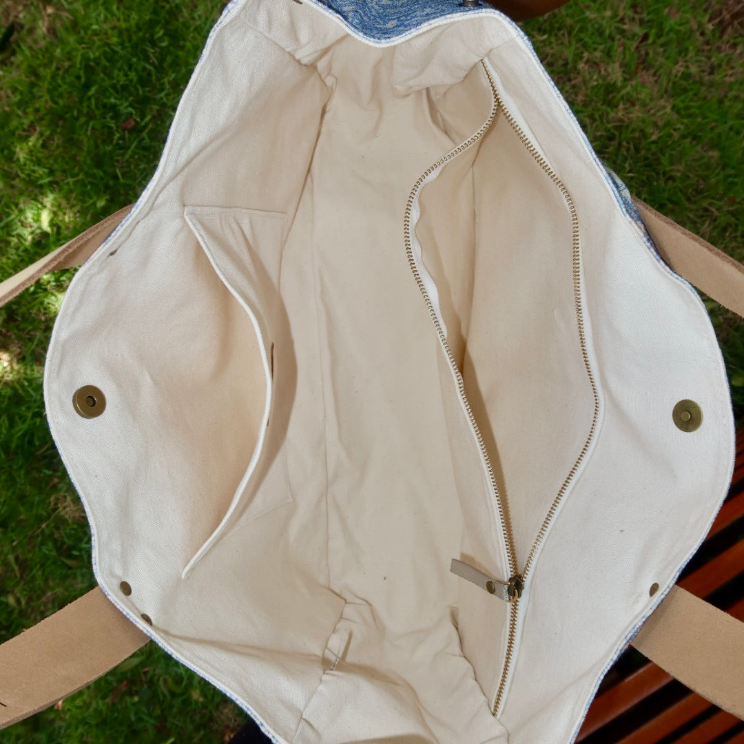 Bolsa Wallow Arabesque Azul com Alça de Couro Off White