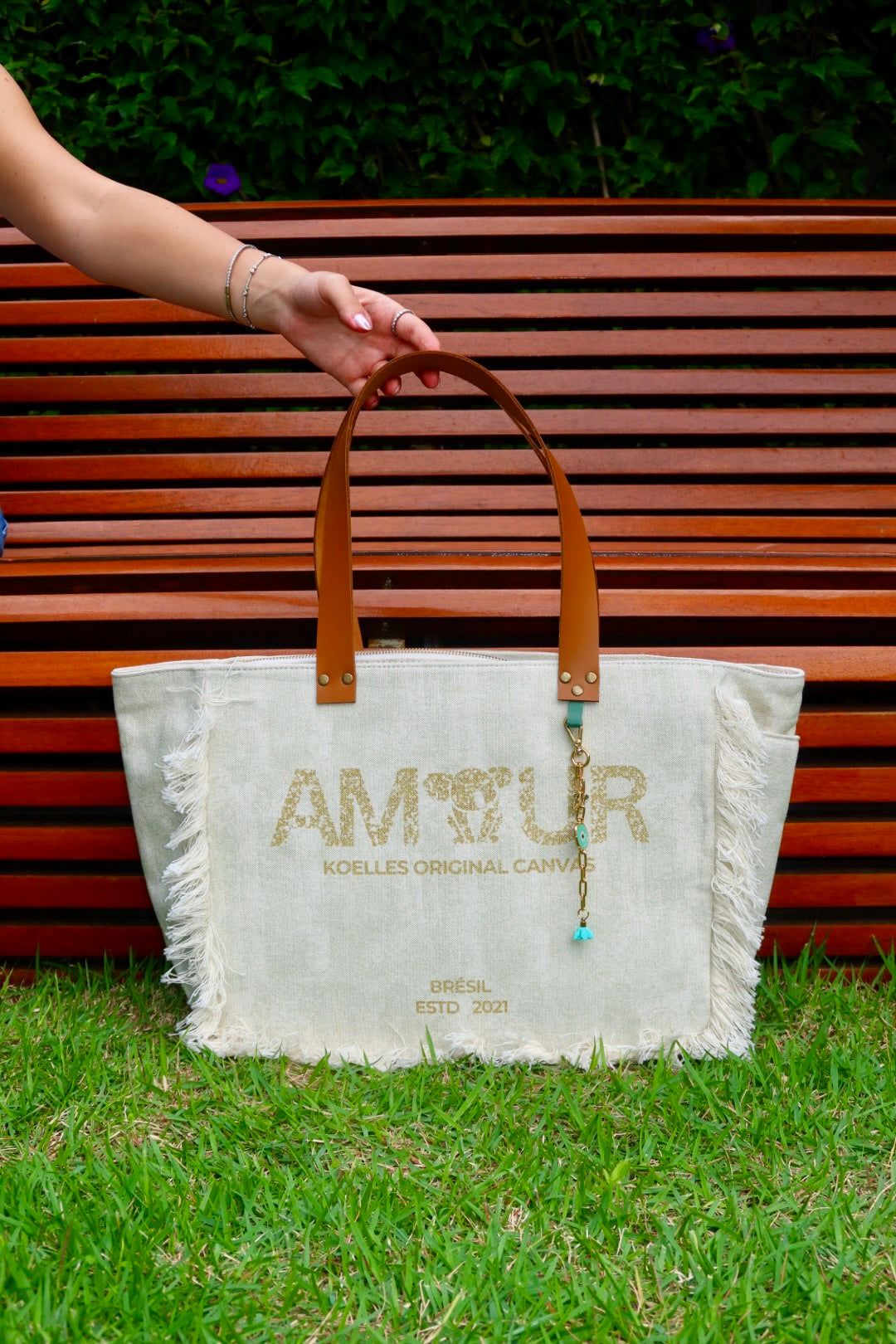 Bolsa Nuna Verde com Alças de Couro Caramelo com Zíper