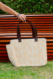 Bolsa Nuna Laranja com Alças de Couro Marrom Escuro